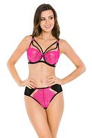 Figi Fluo to figi typu brazylian.
Mają one podcięte pośladki oraz podwójnie złożony tiul, tak aby nie odznaczały się pod ubraniem. Przód majtek zdobi intensywnie różowa koronka oraz dwie kokardki nadające uroku całości.
Skład: 78% Poliamid, 12% Elastan, 5% Poliester, 5% Bawełna