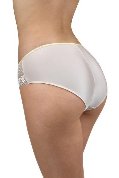 Figi klasyczne wykonane z mikrofibry, przód ze wstawką z koronki
Skład: 78%Poliamid, 12%Elastan 5%Poliester, 5%Bawełna
 