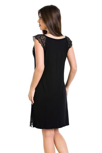 Koszulka wykonana z wiskozy. Rękaw z koronki, dół z przodu wykończony koronką. Fason lekko rozszerzony na dole.
SKŁAD: 94% WISKOZA, 6% ELASTAN