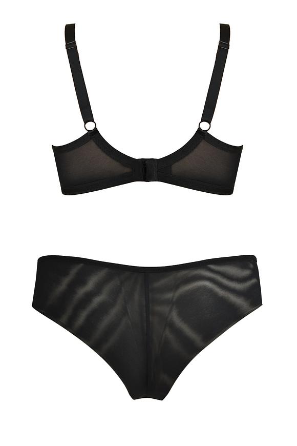 Figi typu brazyliany, tył wysoko wycięty wykonany z podwójnego tiulu.
Przód z koronką, na bokach paseczki z regulacją.
Skład surowcowy: 78%Poliamid, 12%Elastan, 5%Poliester, 5%Bawełna