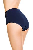 Figi wykonane z delikatnej bawełny,na biodrach wstawki z koronki.
Fason pełny z wysokim stanem, płasko wykończone szwy przy nogawkach i w pasie dla zwiększenia komfortu użytkowania.
 
Skład surowcowy: 95% Bawełna, 5% Elastan.