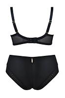 Gładki biustonosz z formowanymi miseczkami i odpinanymi ramiączkami. Miseczki z pianki, w dolnej części lekkie wypełnienie, dzięki któremu biust będzie lekko uniesiony ku górze. Zdecydowanym atutem tego modelu jest możliwość odpięcia ramiączek. Złote detale dodają elegancji i podkreślają nietuzinkowy charakter biustonosza. Boczki ze stabilnej siatki, brak fiszbin bocznych co zapewni wygodę użytkowania.
Skład: 85% poliamid, 10% elastan, 5% poliester.