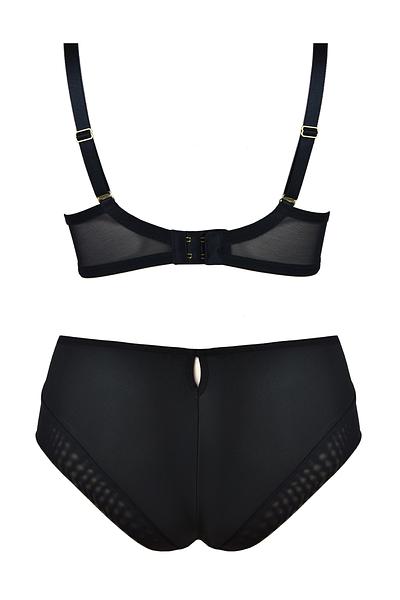 Gładki biustonosz z formowanymi miseczkami. Miseczki z pianki, w dolnej części lekkie wypełnienie, dzięki któremu biust będzie lekko uniesiony ku górze. Ramiączka łączą się z miseczkami na metalowych klamerkach-złote detale dodają elegancji i podkreślają nietuzinkowy charakter biustonosza. Boczki ze stabilnej siatki, brak fiszbin bocznych co zapewni wygodę użytkowania.
Skład: 85% poliamid, 10% elastan, 5% poliester.