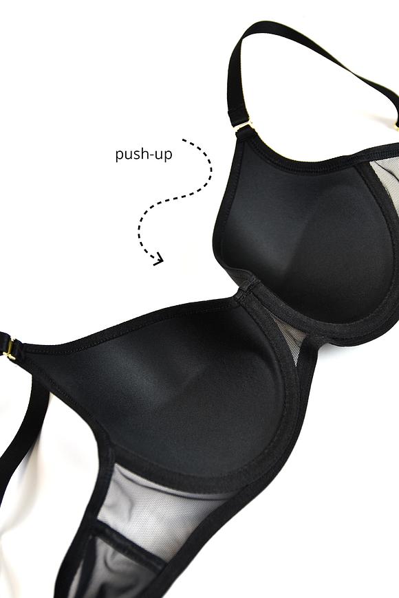 Gładki biustonosz z formowanymi miseczkami. Miseczki z pianki, w dolnej części lekkie wypełnienie, dzięki któremu biust będzie lekko uniesiony ku górze. Ramiączka łączą się z miseczkami na metalowych klamerkach-złote detale dodają elegancji i podkreślają nietuzinkowy charakter biustonosza. Boczki ze stabilnej siatki, brak fiszbin bocznych co zapewni wygodę użytkowania.
Skład: 85% poliamid, 10% elastan, 5% poliester.