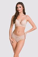 Figi klasyczne z wyższym stanem. 
Figi w cołości wykonane z delikanej koronki, tył płasko wykończony, bawełniany klin.
Skład surowcowy: 78% Poliamid, 12% Elastan 5% Poliester, 5% Bawełna.
 