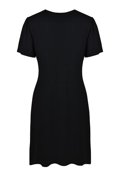 Koszulka nocna z delikatnej wiskozy, dekolt marszczony, ozdobiony koronką.
Krótki rękaw, długość przed kolano.
Skład surowcowy: 94% Wiskoza, 6% Elastan.
 