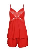 Piżamka z delikatnej wiskozy.
Góra na wąskich ramiączkach z regulacją, dekolt z koronką.
Dół stanowią krótkie gładkie spodenki z gumką w pasie. Na bokach spodenek wstawka z koronki.
Skład surowcowy: 94% Wiskoza, 6% Elastan.
 