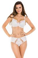 Biustonosz w konstrukcji semi soft.
Miseczki wykonane od dołu z pianki  pokrytej bogatą koronką, góra z beżowego tiulu zakończonego śmietankową lamówką.
Konstrukcja jednocześnie stabilna, unosi, zbiera biust i  doskonale go podtrzymuje .
Obwód z siatki, brak bocznej fiszbiny.
Skład surowcowy: 85%Poliamid, 10%Elastam, 5%Poliester.
 