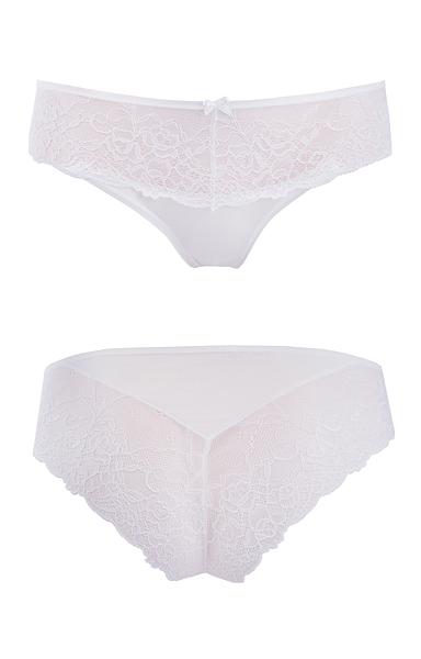 Figi damskie z bawełny i delikatnej koronki o motywie kwiatowym.
Skład: bawełna 95%, elastan 5%.