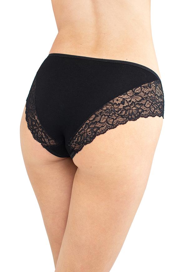 Figi zostały wykonane z wiskozy, która zapewnia doskonałą trwałość kolorów i miękkość w dotyku, oraz koronki, która nadaje zmysłowość tej części bielizny.
Skład produktu: 95% wiskoza, 5% elastan
 