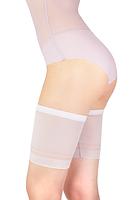 Komfortowe opaski przeciw otarciom ud. - zapewniają komfort i ochronę najbardziej newralgicznych miejsc , - nie rolują się, - nie przesuwają się (góra zakończona silikonem), - nie odznaczają się - „invisible effect”, - nie pilingują się, - nie zaciągają się, - nie ma efektu tzw. „oczka”, - wygładzają i wysmuklają uda. Koniec z otarciami i brakiem komfortu!!!! Skład : 58% poliamid, 42% elastan Tabelka rozmiarów: ROZMIAR OBWÓD UDA W CM. 1 56-60 2 61-65 3 66-70 4 71-75 5 76-80 6 81-85 7 86-90