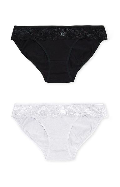 Figi damskie z wysokiej jakości bawełny 95% z dodatkiem elastanu 5 %.
Biodra i tył zdobi ażurowa koronka w kwiatowym motywie.