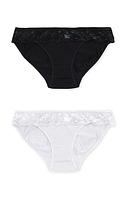 Figi damskie z wysokiej jakości bawełny 95% z dodatkiem elastanu 5 %.
Biodra i tył zdobi ażurowa koronka w kwiatowym motywie.