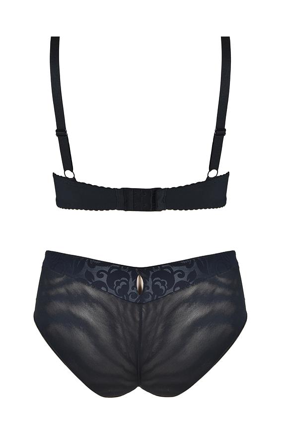 Biustonosz push-up, miseczki pokryte połyskującą, wzorzystą mikrofibrą, w górnej linii taśma z koronki. Ramiączka z potrójnymi paseczkami przy miseczkach. Fason sprawdzi się na małym i średnim biuście, a wyjmowane wkładki push-up zapewniają możliwość idealnego dopasowania.
SKŁAD:88% POLIAMID 8% ELASTAN 4% POLIESTER