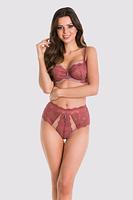 Figi wysokie w całości wykonane z miękkiej koronki, podwyższony stan wysmukla talię a koronkowe zakończenie pośladków zapewni komfort w użytkowaniu.
Skład surowcowy: 78% Poliamid, 12% Elastan, 5% Poliester, 5% Bawełna.
 