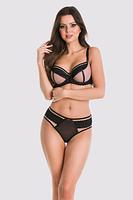 Figi pełne wykonane z beżowej siatki, środek przykryty czarnym tiulem boki i pas z tyłu z kontrastową czarną koronką.
Skład surowcowy: 78% Poliamid, 12% Elastan, 5% Poliester, 5% Bawełna.
 