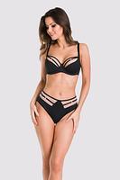 Figi pełne wykonane z czarnej mikrofibry, boki z tiulu z naszytymi czarnymi paseczkami.
Skład surowcowy: 78% Poliamid, 12% Elastan, 5% Poliester, 5% Bawełna.
 