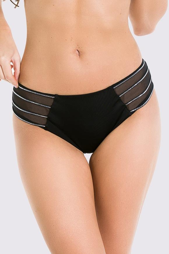 Figi klasyczne wykonane z czarnej mikrofibry, boczki z tiulu ozdobionego srebrnymi paseczkami.
Skład surowcowy: 91% Poliamid, 5% Bawełna, 4% Elastan.
 