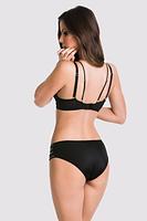 Figi klasyczne wykonane z czarnej mikrofibry, boczki z tiulu ozdobionego srebrnymi paseczkami.
Skład surowcowy: 91% Poliamid, 5% Bawełna, 4% Elastan.
 