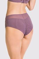 Figi pełne Lea stanowią komplet do biustonosza o tej samej nazwie. Figi wykonane są z tiulu oraz miękkiej bogatej koronki ,która zdobi przód majtek oraz wypełnia tył dzięki czemu figi nie odznaczają się pod ubraniem
Skład: 78% Poliamid, 12% Elastan, 5% Poliester, 5% Bawełna
 