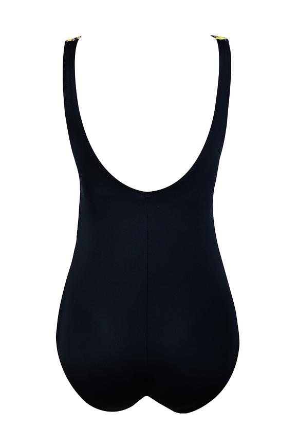 Kostium kąpielowy jednoczęściowy z usztywnionym miseczkami, pod biustem gumka, dekolt zabudowany.
Przód wykonany z wzorzystej mikrofibry, tył i dół cały gładki w kolorze czarnym.
Konstrukcja z marszczenien w okolicy talii ukryje niedoskonałości i zapewni elegancki look zarówno na plaży jak i na basenie!
Skład surowcowy: 80% Poliamid, 20% Elastan

 