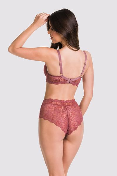 Biustonosz miękki.
Miseczki z siatki pokrytej koronką, góra przezroczysta. Obwód z tiulu obszytego koronką, brak bocznej fiszbiny.
Konstrukcja zbierająca i unosząca piersi, skierowana dla pań z średnim i dużym biustem.
Skład surowcowy: 85% Poliamid, 10% Elastan, 5% Poliester.
 