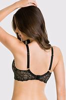 Biustonosz półusztywniony.
Wnętrze miseczki wykonane z beżowej pianki, wierzch z koronki, góra z tiulu. Miseczka połączona z ramiączkiem kółeczkiem.
Obwód z tiulu pokrytego koronką, brak bocznej fiszbiny.
Konstrukcja z szerokim łukiem fiszbiny układa biust naturalnie i zapewnia wygodę w całodziennym użytkowaniu.
Skład surowcowy: 85% Poliamid, 10% Elastan, 5% Poliester.
 