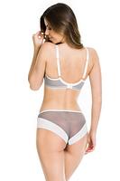 Biustonosz miękki w konstrukcji COSMO, która charakteryzuje się pełną miską, która okala pierś i bardziej ją zakrywa w górnej części.
Dolna część miseczki z siatki, wierzch z haftu w pomarańczowe kwiaty na szarym tle, ramiączka i taśmy w kolorze białym. Obwód ze stabilnej siatki zapewni maksymalne podtrzymanie biustu.
Konstrukcja jednocześnie stabilna i lekka skierowana dla pań ze średnim, dużym i bardzo dużym biustem.Skład: 85% Poliamid, 10% Elastan, 5% Poliester.
 