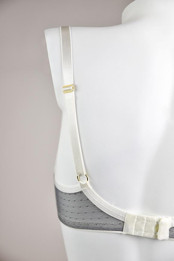 Biustonosz miękki w konstrukcji COSMO, która charakteryzuje się pełną miską, która okala pierś i bardziej ją zakrywa w górnej części.
Dolna część miseczki z siatki, wierzch z haftu w pomarańczowe kwiaty na szarym tle, ramiączka i taśmy w kolorze białym. Obwód ze stabilnej siatki zapewni maksymalne podtrzymanie biustu.
Konstrukcja jednocześnie stabilna i lekka skierowana dla pań ze średnim, dużym i bardzo dużym biustem.Skład: 85% Poliamid, 10% Elastan, 5% Poliester.
 