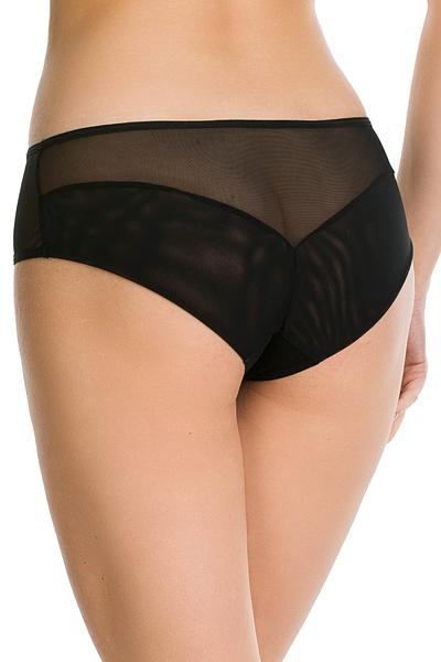 Figi pełne o klasycznym kroju.
Przód z czerwonej mikrofibry, na którą naszyty został delikatny plen.
Tył z elastycznej czarnej siateczki, dół podwójnie złożony.
Skład surowcowy: 80% Poliamid, 20% Elastan.
 