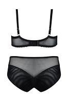 Biustonosz półusztywniony.
Miseczki wykonanane z wzorzystej siateczki, dół wzmocniony pianką w czerwonym kolorze.
Biustonosz świetnie podtrzymuje biust, zbiera piersi do środka pięknie eksponując dekolt.
Skład surowcowy: 80% Poliamid, 20% Elastan.
 