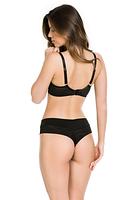 

Figi brazyliany, przód ozdobiony koronką, boczki i tył wykonane z tiulu, płaskie wykończenie na pośladkach
Skład surowcowy: 78%Poliamid 12%Elastan 5%Poliester 5%Bawełna


 