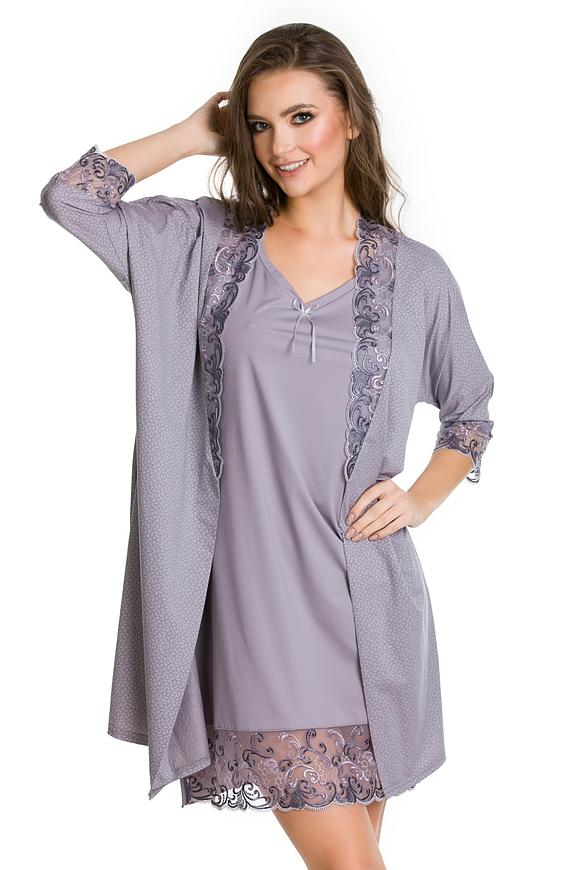 Elegancki szlafrok z szarej mikrofibry.
Rękaw 3/4. Dekolt i rękaw zakończone koronką
Szlafrok wiązany w pasie.
Skład produktu: 85% Poliamid, 10% Elastan, 5%Poliester.