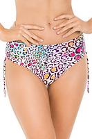 Klasyczny fason i szalony print to idealne połączenie!
Figi kąpielowe ze sznureczkami na biodrach, które można dowolnie regulować sprawiając, że fason może być mniej lub bardziej zabudowany.
Skład surowcowy: 80% Poliamid, 20% Elastan
 