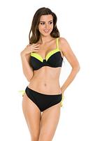 Klasyczny fason z kontrastowymi sznureczkami!
Czarne figi kąpielowe ze sznureczkami na biodrach, które można dowolnie regulować sprawiając, że fason może być mniej lub bardziej zabudowany.
Skład surowcowy: 80% Poliamid, 20% Elastan
 