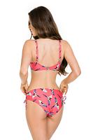 Klasyczny fason i szalony print to idealne połączenie!
Figi kąpielowe ze sznureczkami na biodrach, które można dowolnie regulować sprawiając, że fason może być mniej lub bardziej zabudowany.
Skład surowcowy: 80% Poliamid, 20% Elastan
 