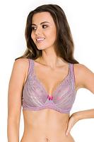 Miękka braletka na mniejszy i średni biust.
Miseczki wykonane z beżowj siateczki doskonale podtrzymującej biust, wierzch pokryty koronką, która zdobi dekolt. Brzeg koronki podszyty silikonowym paskiem co zapewni przyleganie koronki do dekoltu.
Obwód z koronki, brak bocznych fiszbin. Ramiączka amarantowe ze srebrnymi regulatorami.
Skład surowcowy: 88% Poliamid, 8% Bawełna, 4% Elastan
 