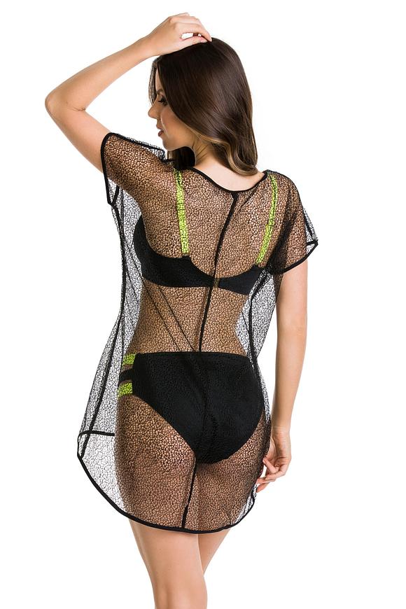 Sukienka plażowa wykonana z siateczki to idealne uzupełnienie kostiumu kąpielowego.
Fason luźny, tył wydłużony. szeroki rękaw.
Skład surowcowy: Sukienka – 94% Poliamid, 6% Elastan