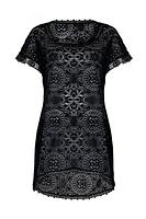 Sukienka plażowa wykonana z bogato zdobionego plenu.
Fason luźny, przód nieco krótszy, szeroki rękaw wykończony koronką.
Dekolt i dół ozdobiony haftem.
Skład surowcowy: 94% Poliamid, 6% Elastan