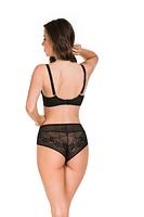 Figi pełne wykonane z delikatnej koronki, która okala boki i tył, fason wyższy, tył wykończony koronką pięknie prezentuje się na pośladkach.
Skład surowcowy: Poliamid 78%, Elastan 12%, 5%Poliester, Bawełna 5%.

 