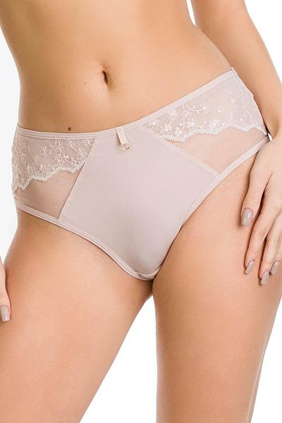 Figi pełne Fiori wykonane są z wysokiej jakości tiulu, microfibry i haftu.
Przód fig to miękka i przyjemna w dotyku microfibra. Boki ozdonione haftem w delikatne kremowo beżowe kwiatuszki.
Tył wykonany z podwójnie złożonego  tiulu nie odznacza się pod obcisłymi ubraniami. W górnej części znajduje się microfibra z naszytym kwiatowym haftem.
Całość tworzy niebanalną kompozycję na każdą okazję i udowadnia, że beżowa bielizna nie musi być nudna.
 
Skład: 78% Poliamid, 5% Poliester, 12% Elastan, 5% Bawełna