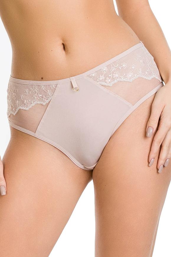 Figi pełne Fiori wykonane są z wysokiej jakości tiulu, microfibry i haftu.
Przód fig to miękka i przyjemna w dotyku microfibra. Boki ozdonione haftem w delikatne kremowo beżowe kwiatuszki.
Tył wykonany z podwójnie złożonego  tiulu nie odznacza się pod obcisłymi ubraniami. W górnej części znajduje się microfibra z naszytym kwiatowym haftem.
Całość tworzy niebanalną kompozycję na każdą okazję i udowadnia, że beżowa bielizna nie musi być nudna.
 
Skład: 78% Poliamid, 5% Poliester, 12% Elastan, 5% Bawełna