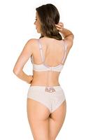 Klasyczne figi o pełniejszym kroju, przód z mikrofibry, boczki z siatki i haftu z kwiatowym motywem i złotą nitką.
Tył z podwójnego tiulu, góra z wstawką z haftu.
Bawełniany klin.
Skład surowcowy: 78%Poliamid, 12%Elastan, 5%Poliester, 5%Bawełna.