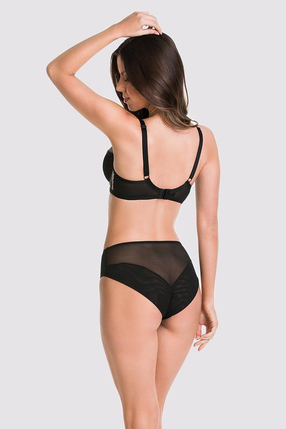 Figi klasyczne wykonane z czarnego tiulu, przód ozdobiony haftem, tył wykończony na płasko.
Skład: 78% Poliamid, 12% Elastan, 5% Poliester, 5%Bawełna