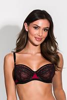 Biustonosz miękki Porto to idealne połączenie zmysłowej elegancji i codziennego komfortu. Oparty na bestsellerowej konstrukcji Deziro, gwarantuje doskonałe dopasowanie do kształtu biustu. Miseczki wykonane z bordowej siatki, subtelnie pokrytej czarną koronką, nadają całości wyjątkowo kobiecego charakteru.
Obwód z bordowej mikrofibry, ozdobiony delikatną czarną koronką, zapewnia stabilność i wygodę noszenia. Brak bocznych fiszbin to dodatkowa zaleta, która podnosi komfort, szczególnie przy całodniowym użytkowaniu. Biustonosz został wykonany z wysokiej jakości materiałów, dzięki czemu jest trwały i zachowuje estetyczny wygląd na długi czas.
Wyjątkowy design, harmonijna kombinacja bordowej tkaniny i czarnej koronki oraz precyzyjne wykończenie sprawiają, że biustonosz Porto to must-have dla kobiet ceniących styl, wygodę i funkcjonalność.
Skład: 85% Poliamid, 10% Elastan, 5% Poliester
 
 