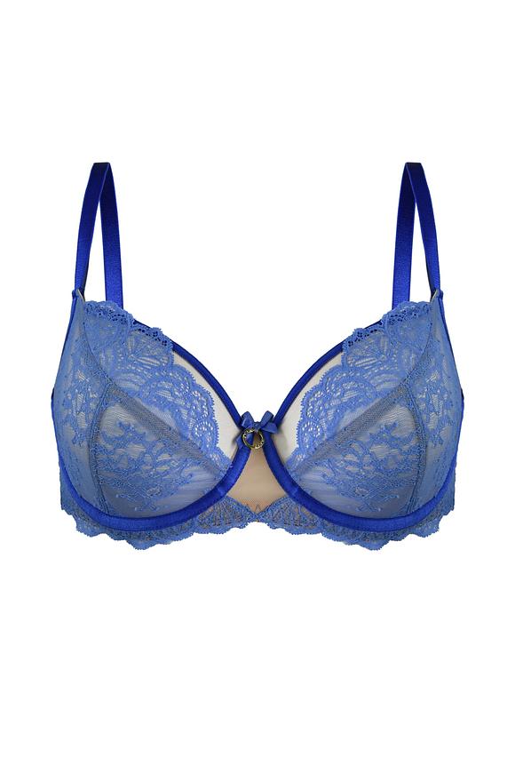 Biustonosz miękki z fiszbinami.
Miseczki wykonane z beżowej siatki pokrytej błękitną koronką, która delikatnie wychodzi ponad miseczki. Taśmy w ciemniejszym odcieniu kontrastują z całością a ozdoba na środku dodaje uroku. Obwód z siatki obszytej koronką, bez bocznej fiszbiny. 
Biustonosz dedykowany dla średnich i dużych biustów.
Konstrukcja MS1 DEZIRO
Skład: 85% Poliamid, 10% Elastan, 5% Poliester
 
 