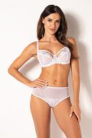 Figi Retro 19226 od Mediolano to klasyczny model bielizny, który łączy styl vintage z komfortem codziennego noszenia. Wykonane z elastycznej mieszanki materiałów, figi zapewniają idealne dopasowanie do sylwetki i wygodę przez cały dzień.
Delikatna konstrukcja nie tylko podkreśla kobiece kształty, ale również pozostaje niemal niewidoczna pod ubraniem. Klasyczny fason sprawia, że są to figi idealne zarówno na co dzień, jak i na specjalne okazje.
 
Skład: 78% Poliamid,12% Elastan, 5% Poliester, 5% Bawełna
 