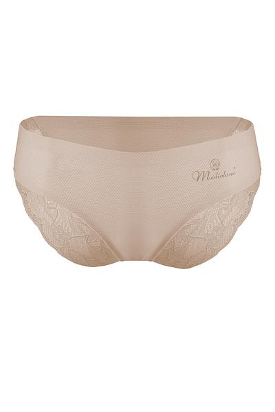 Klasyczne figi damskie z delikatnej, perforowanej mikrofibry, cienkie i delikatne wykończenie, tył ozdobiony koronką
Skład surowcowy: 85% Poliamid, 15% Elastan