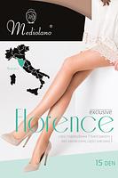 Rajstopy Florence 15 den Mediolano to synonim elegancji i subtelności. Dzięki wyjątkowo cienkiej strukturze (15 den) delikatnie otulają nogi, nadając im gładki i naturalny wygląd. Wykonane z wysokiej jakości włókien Lycra, zapewniają idealne dopasowanie i komfort noszenia przez cały dzień. Model bezmajtkowy gwarantuje większą swobodę i dyskrecję, co czyni je doskonałym wyborem do sukienek i spódnic o dopasowanym kroju. Gładka struktura rajstop sprawia, że są one niezwykle uniwersalne – idealne zarówno na eleganckie okazje, jak i do codziennych stylizacji.
 