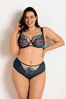 Figi Illusion 19233 Mediolano to klasyczna elegancja w nowoczesnym, zmysłowym wydaniu. Wykonane z lekkiej, transparentnej siateczki, subtelnie otulają sylwetkę, zapewniając komfort i perfekcyjne dopasowanie. Przód zdobi efektowny, kolorowy haft osadzony na beżowym tle, który tworzy harmonijną kompozycję z resztą materiału w odcieniu głębokiego granatu. Klasyczny krój fig sprawia, że są one nie tylko wygodne, ale również pięknie podkreślają biodra. Dodatek bawełny wewnątrz zapewnia higienę i miękkość noszenia. Figi Illusion to idealny wybór na co dzień i na wyjątkowe okazje – kobiece, lekkie i z charakterem.
Skład surowcowy: 78% Poliamid, 12% Elastan, 5% Poliester, 5% Bawełna.
 
 